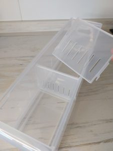 Caja transparente con separadores y ruedas Orden en casa